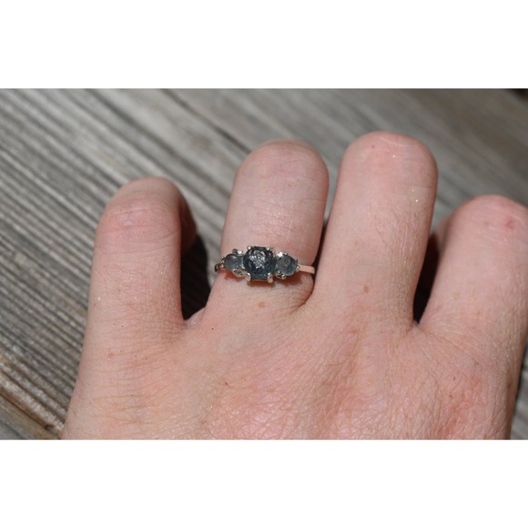 Raw Sapphire Ring, unique Engagement Ring, Uncut gemstone Ring, Montana - Picture 6 of 6